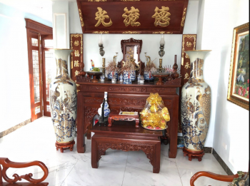 Lưu ý khi bày trí bàn thờ gần cửa